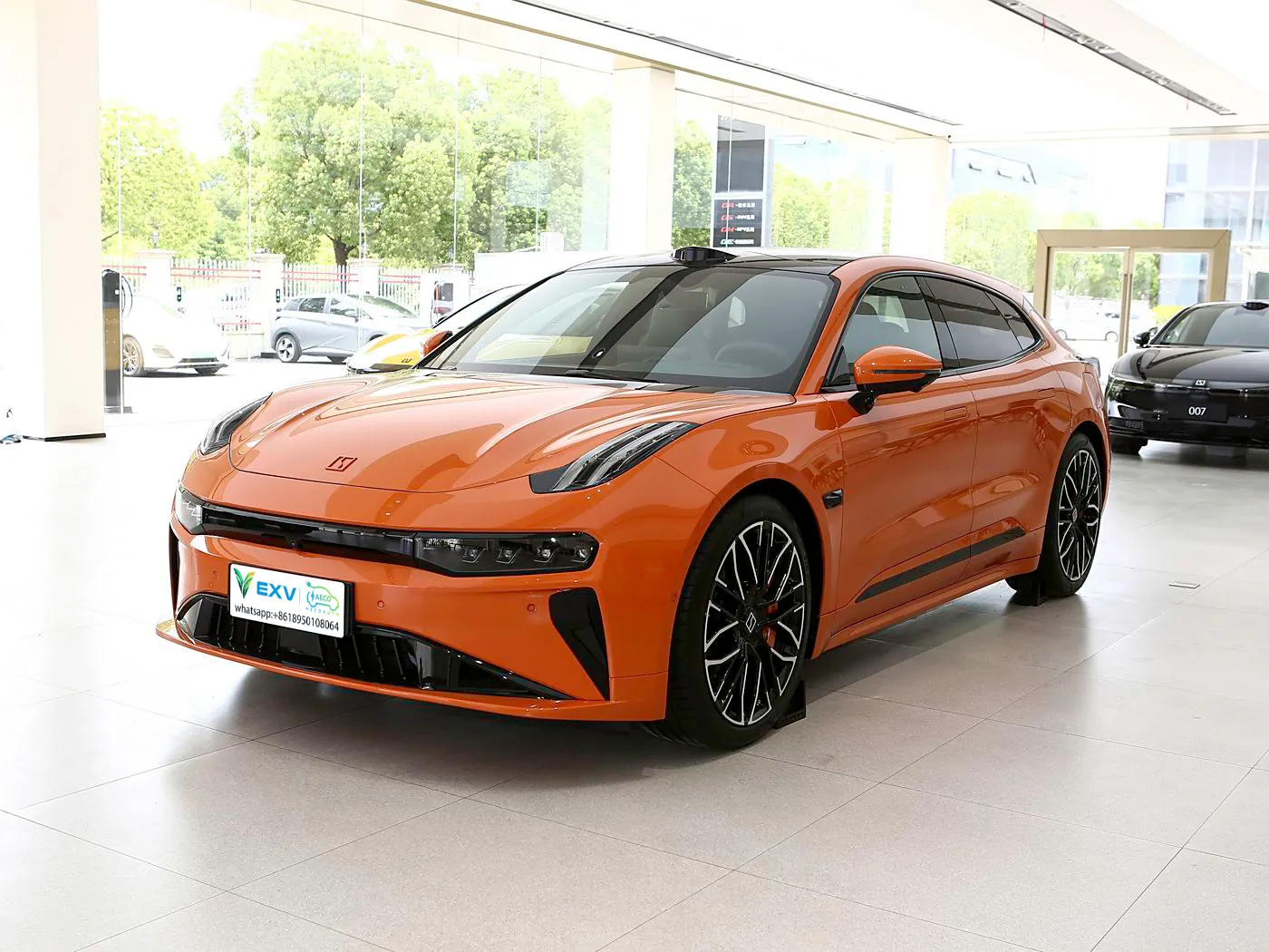 ما الذي يجعل سيارة Zeekr 001 ذات الدفع الرباعي موديل 2025 متميزة في سوق السيارات الكهربائية؟